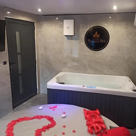 Golden Suites & Le Lovely *